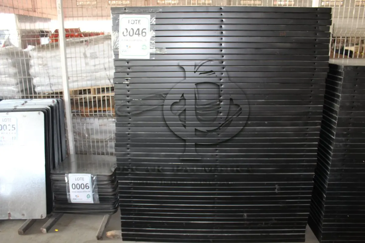 LOTE 046 - MATERIAL DIVERSO