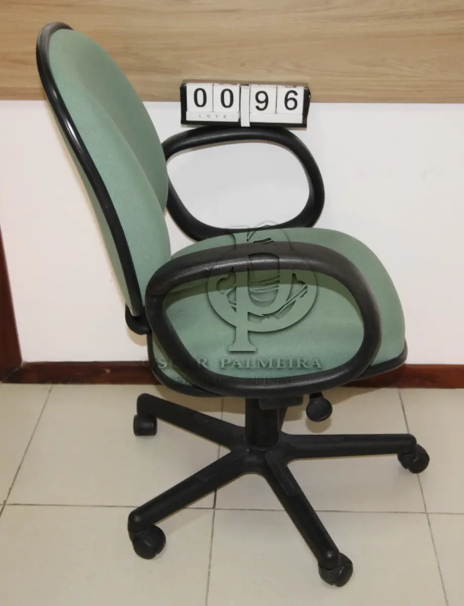 LOTE 096 - LOTE - 0096 - CADEIRA DIRETOR GIRATÓRIA C/ BRAÇO