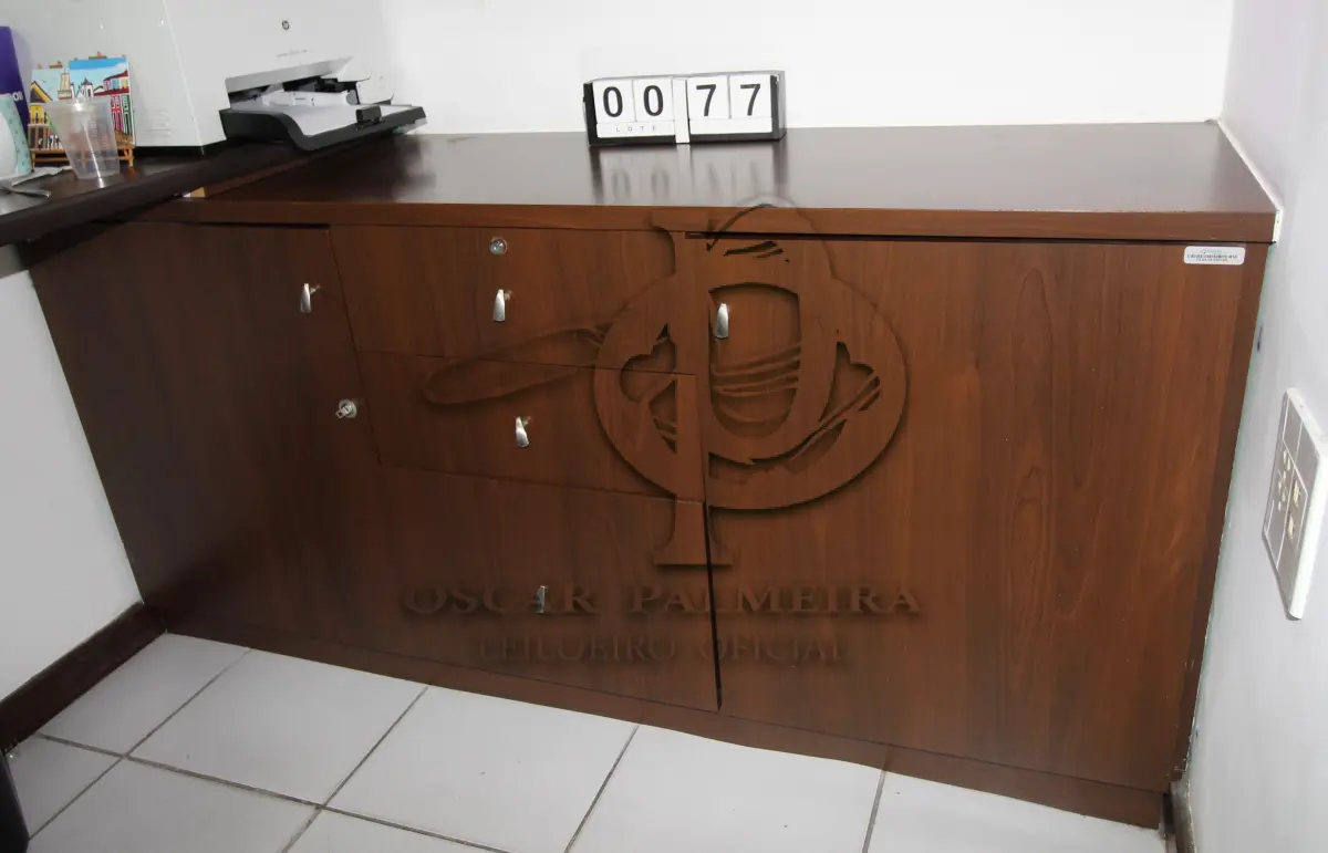 LOTE 077 - LOTE - 0077 - ARMÁRIO 2 PORTAS 3 GAVETAS DE MARCENARIA