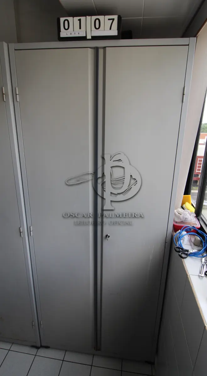 LOTE 107 - LOTE - 0107 - ARMÁRIO 2 PORTAS METAL ALTO