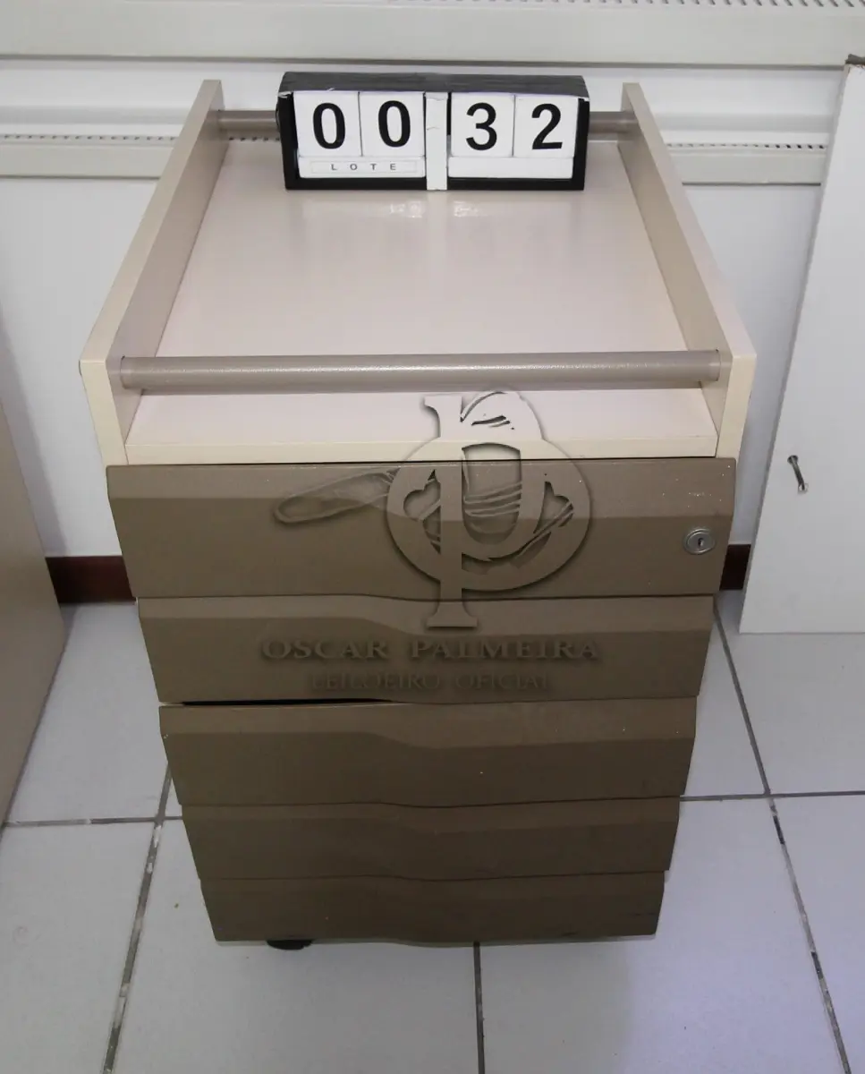 LOTE 032 - LOTE - 0032 - GAVETEIRO 3 GAVETAS