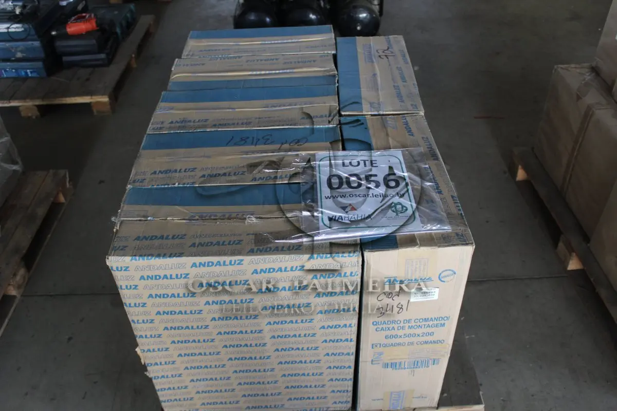 LOTE 056 - MATERIAL DIVERSO