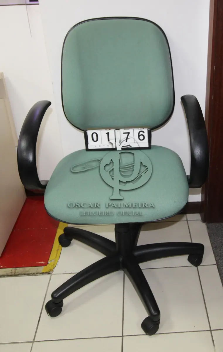 LOTE 176 - LOTE - 0176 - CADEIRA DIRETOR GIRATÓRIA C/ BRAÇO