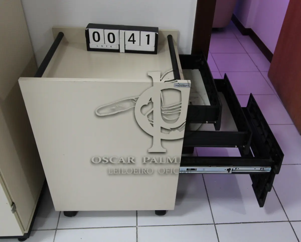 LOTE 041 - LOTE - 0041 - GAVETEIRO 3 GAVETAS