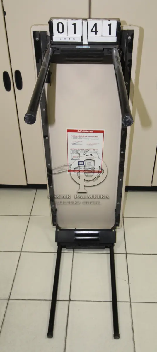 LOTE 141 - LOTE - 0141 - MESA P/ AUDITÓRIO C/ PÉS DOBRÁVEIS