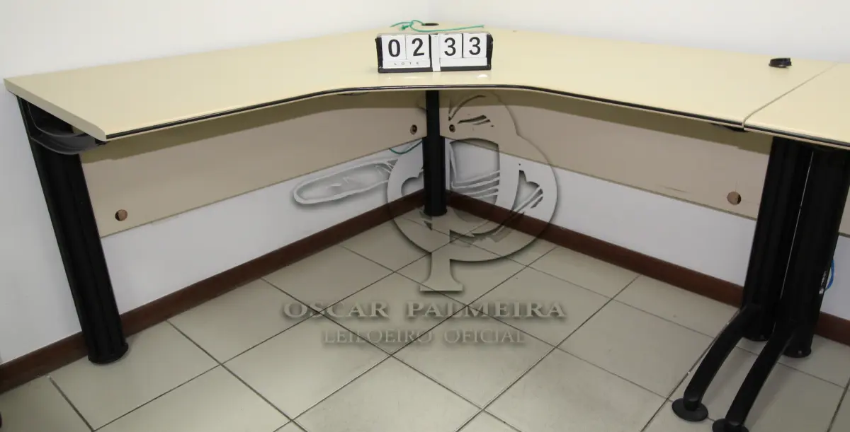 LOTE 233 - LOTE - 0233 - MESA EM L MÉDIA