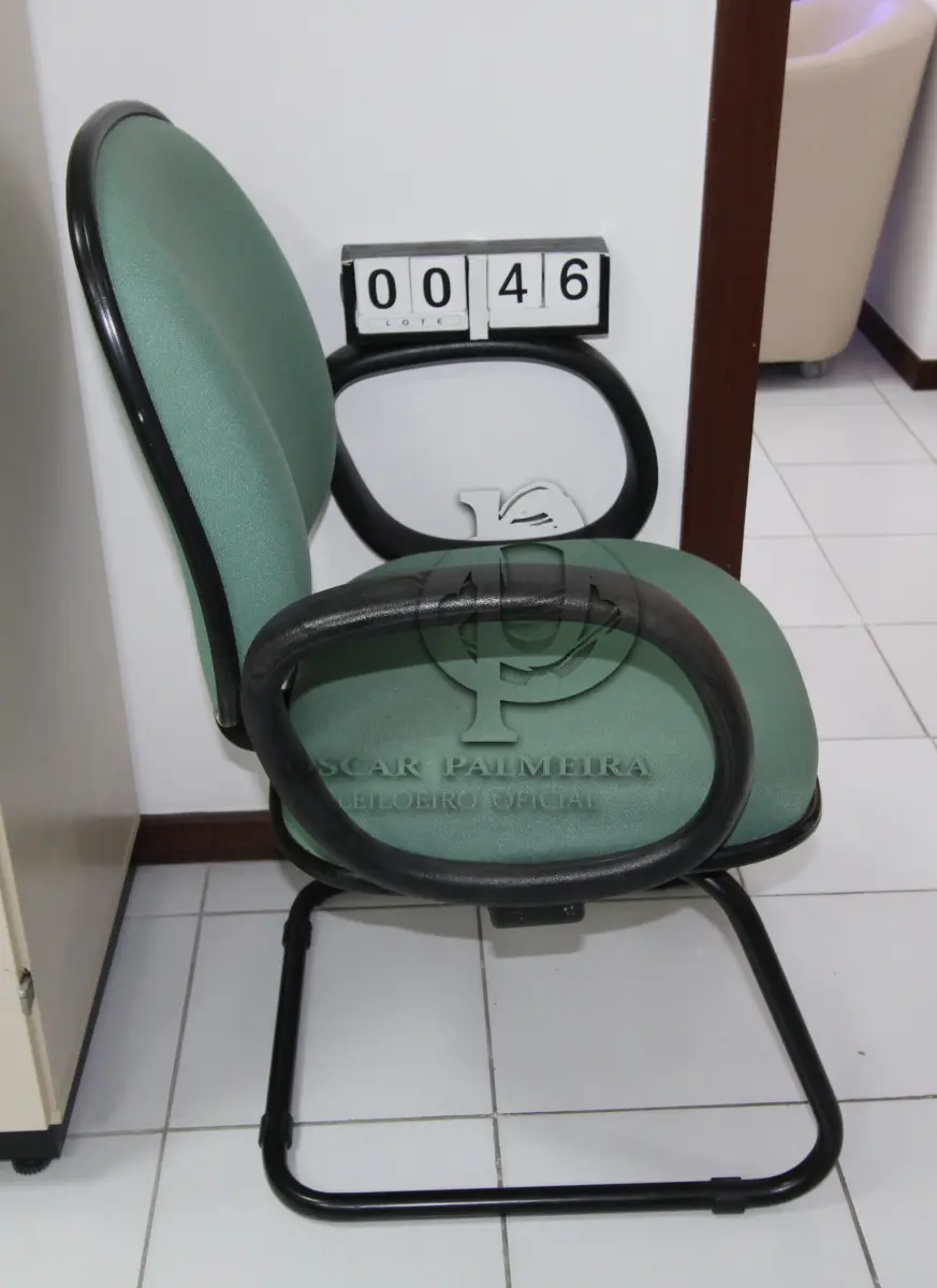 LOTE 046 - LOTE - 0046 - CADEIRA DIRETOR FIXA C/ BRAÇO