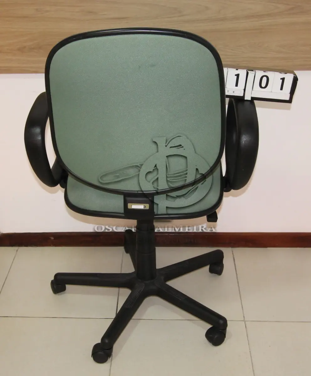 LOTE 101 - LOTE - 0101 - CADEIRA DIRETOR GIRATÓRIA C/ BRAÇO
