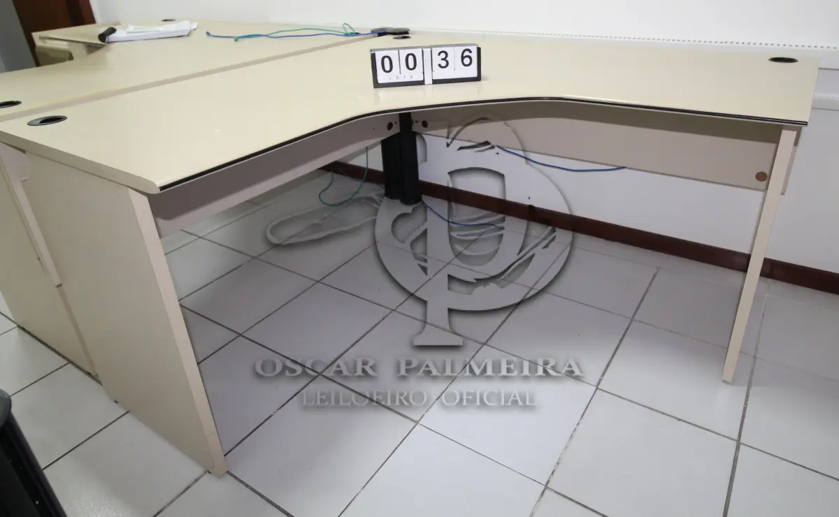 LOTE 036 - LOTE - 0036 - MESA EM L MÉDIA