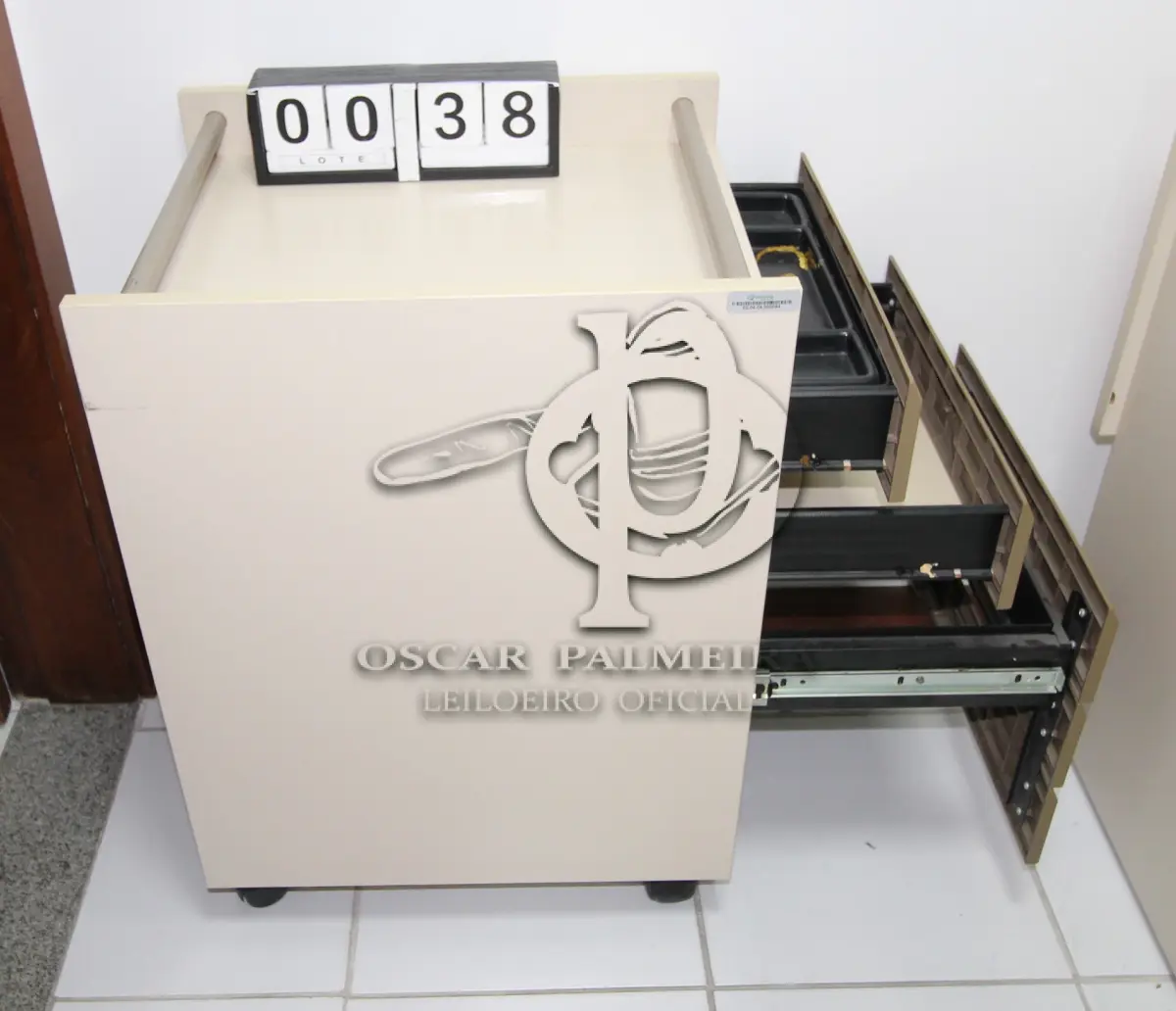 LOTE 038 - LOTE - 0038 - GAVETEIRO 3 GAVETAS