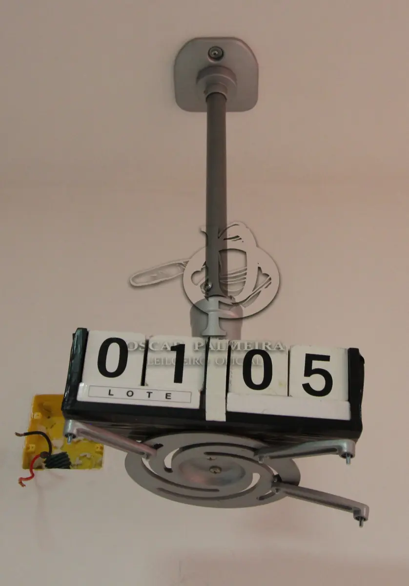 LOTE 105 - LOTE - 0105 - SUPORTE DE TETO P/ PROJETOR
