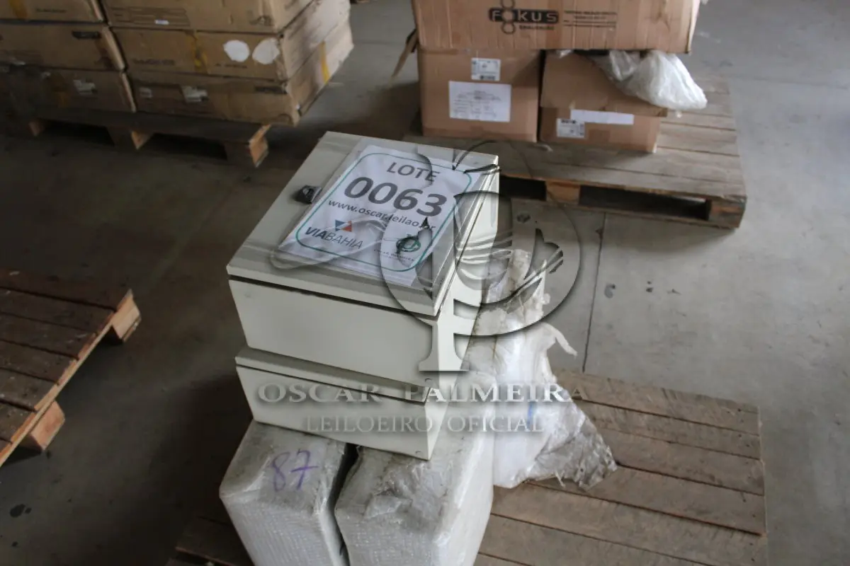 LOTE 063 - MATERIAL DIVERSO