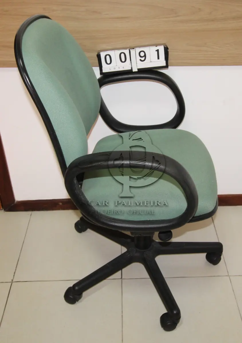 LOTE 091 - LOTE - 0091 - CADEIRA DIRETOR GIRATÓRIA C/ BRAÇO