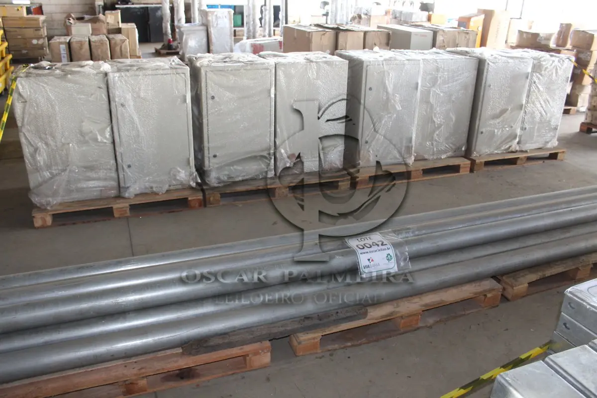 LOTE 042 - MATERIAL DIVERSO