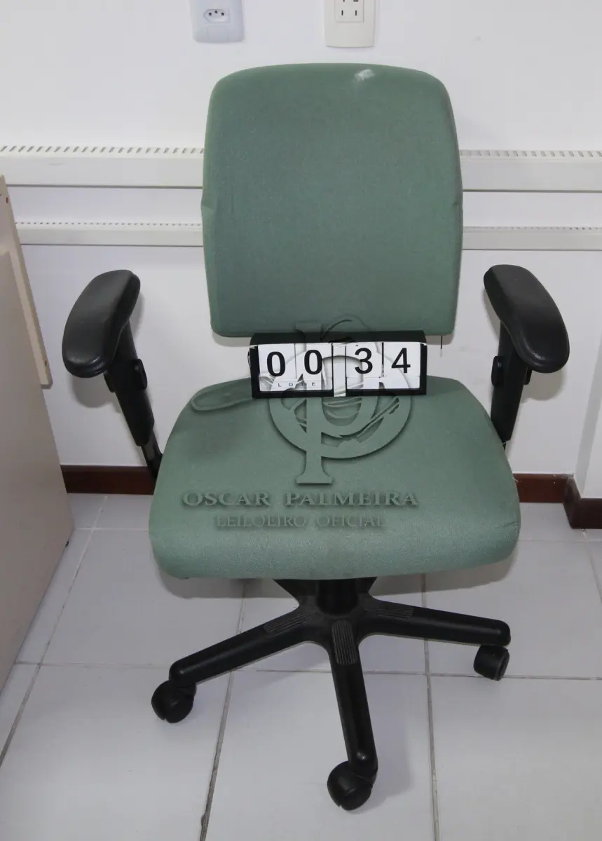 LOTE 034 - LOTE - 0034 - CADEIRA DIRETOR GIRATÓRIA C/ BRAÇO
