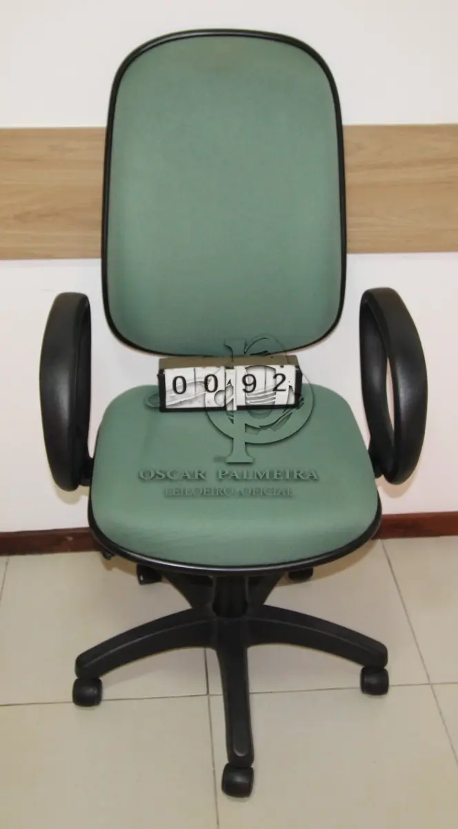 LOTE 092 - LOTE - 0092 - CADEIRA PRESIDENTE GIRATÓRIA C/ BRAÇO