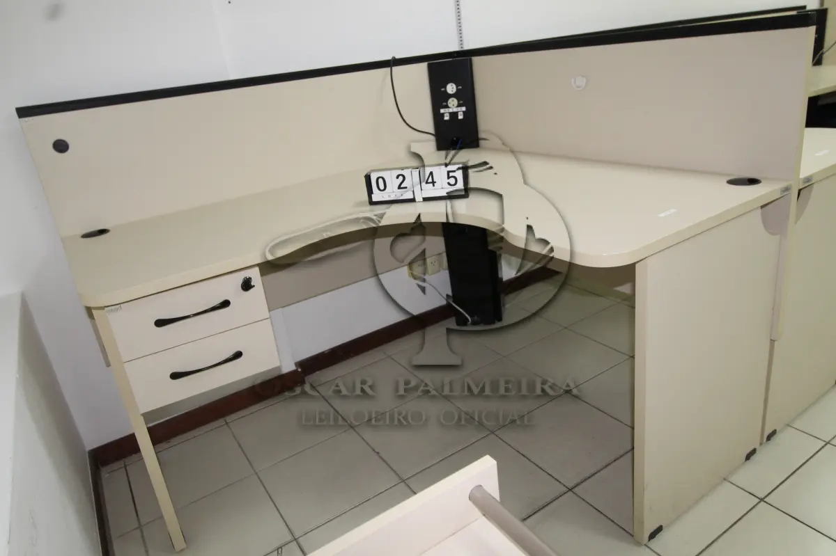 LOTE 245 - LOTE - 0245 - MESA EM L ESTAÇÃO DE TRABALHO CONJ. 2 PÇS.