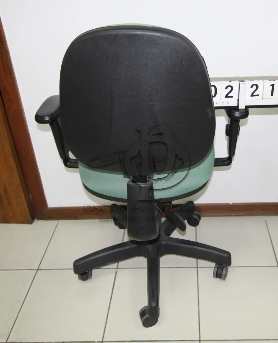 LOTE 221 - LOTE - 0221 - CADEIRA SECRETÁRIA GIRATÓRIA C/ BRAÇO
