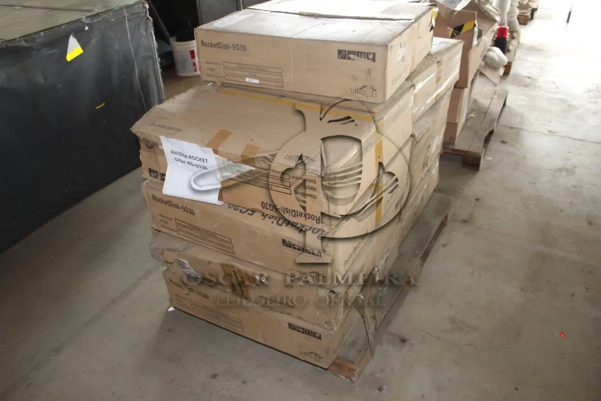 LOTE 064 - MATERIAL DIVERSO