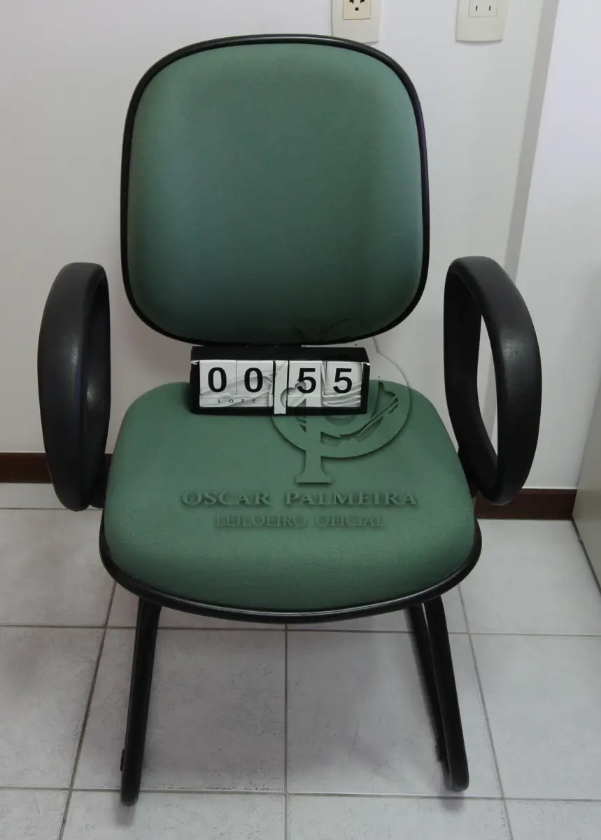 LOTE 055 - LOTE - 0055 - CADEIRA DIRETOR FIXA C/ BRAÇO