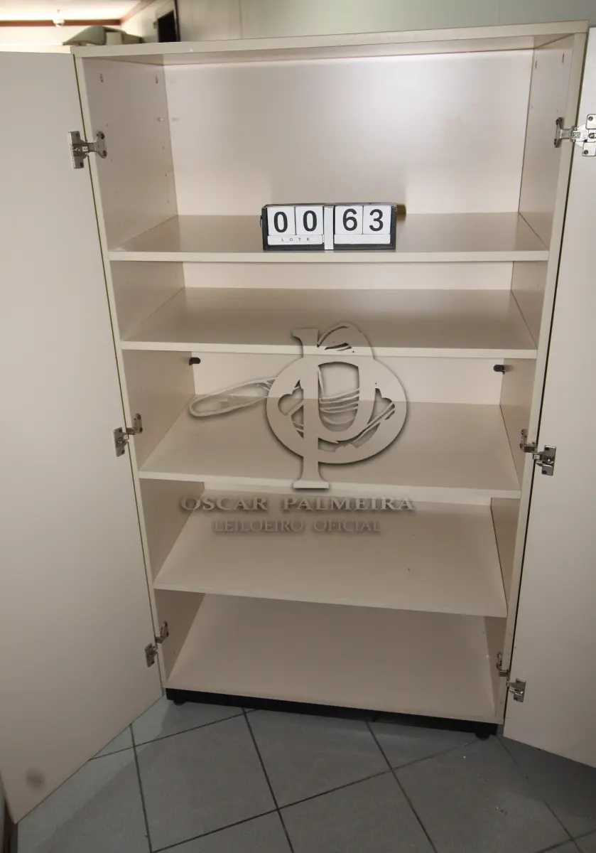 LOTE 063 - LOTE - 0063 - ARMÁRIO 2 PORTAS ALTO