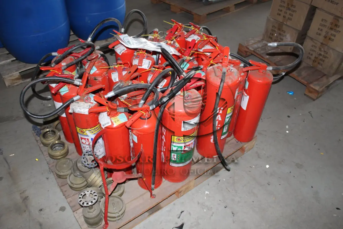 LOTE 074 - MATERIAL DIVERSO