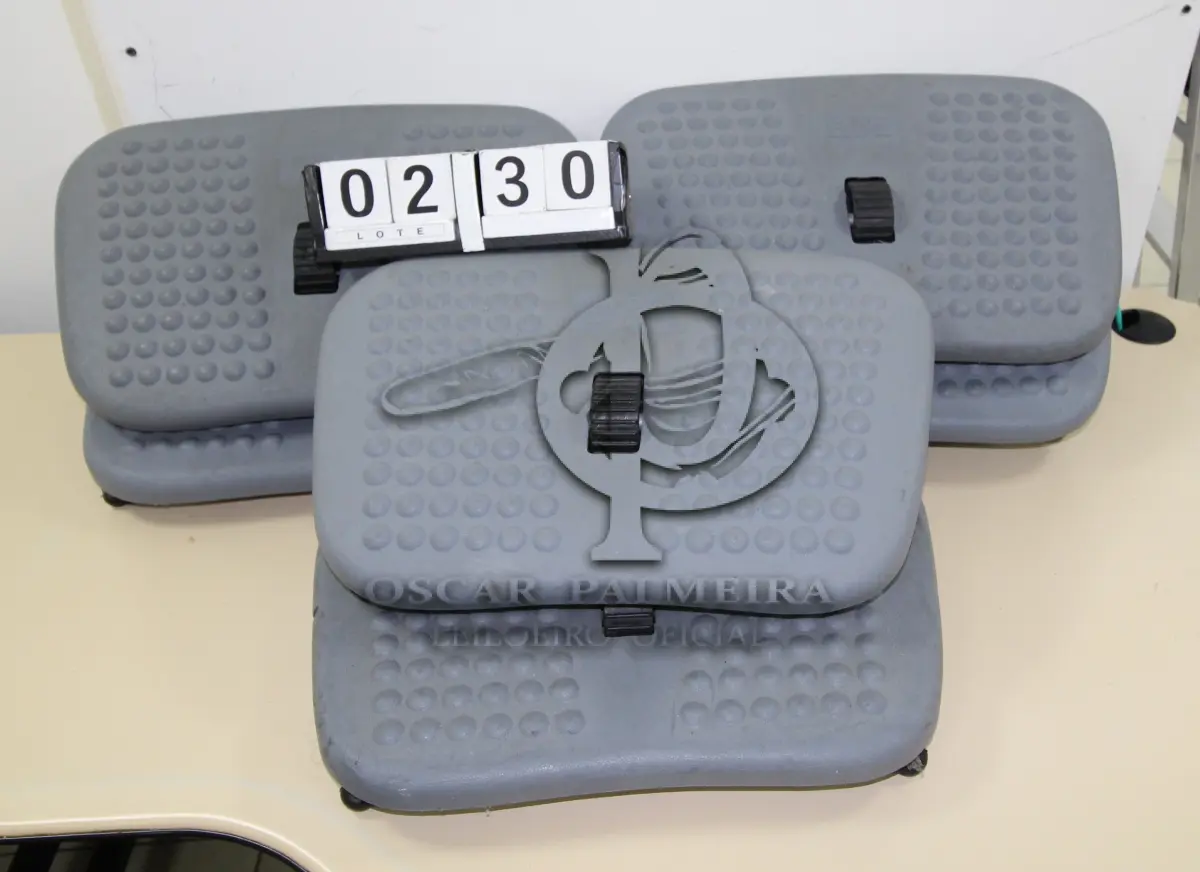 LOTE 230 - LOTE - 0230 - DESCANÇO P/ PÉS 6 PÇS.