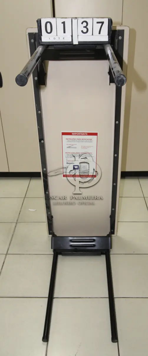 LOTE 137 - LOTE - 0137 - MESA P/ AUDITÓRIO C/ PÉS DOBRÁVEIS