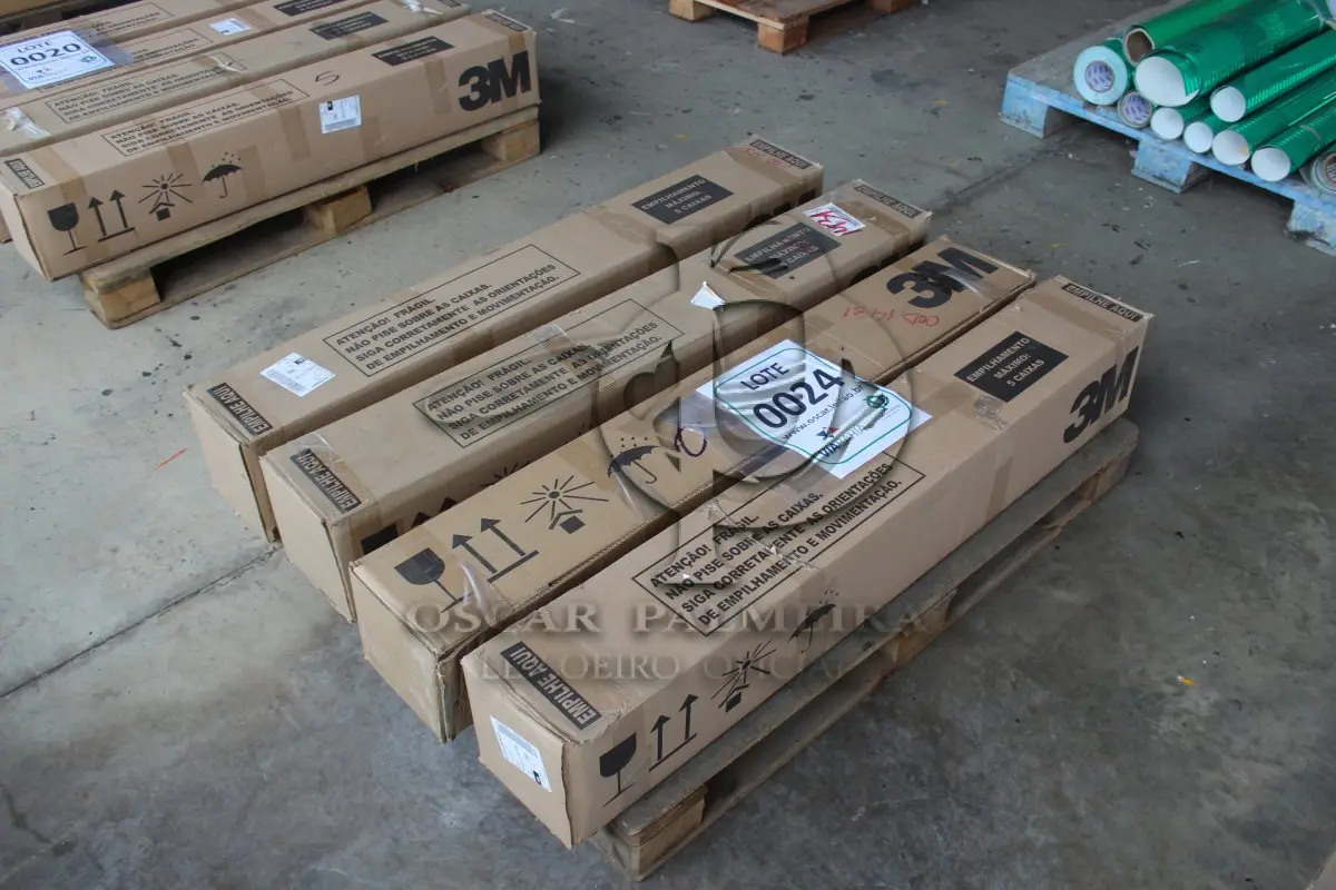 LOTE 024 - MATERIAL DIVERSO