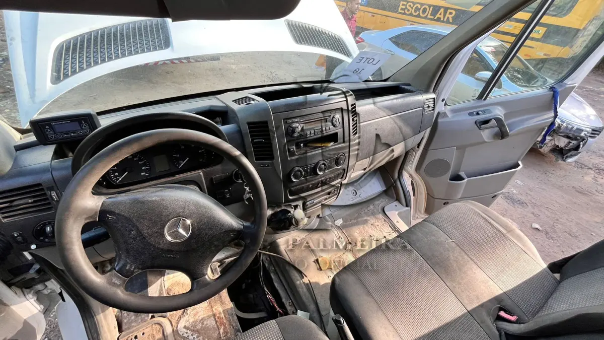 LOTE 009 - SPRINTER MERCEDES BENZ 515 - 2013/2014