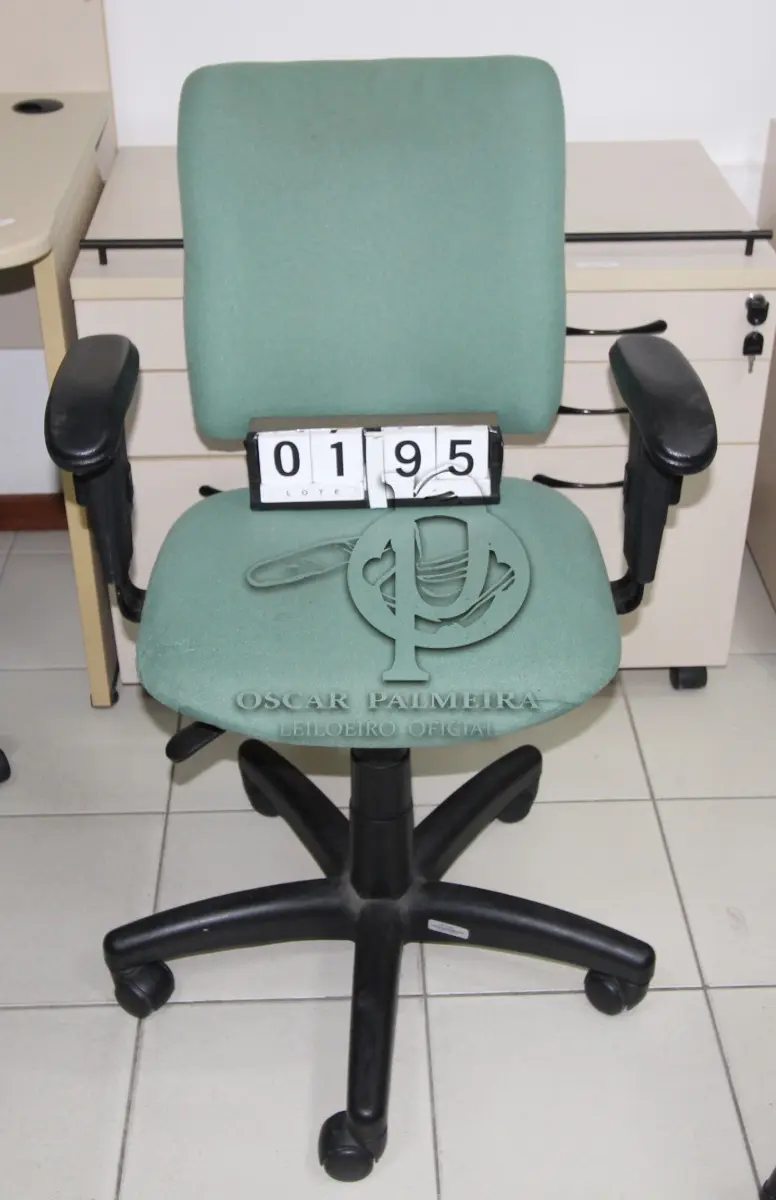 LOTE 195 - LOTE - 0195 - CADEIRA SECRETÁRIA GIRATÓRIA C/ BRAÇO