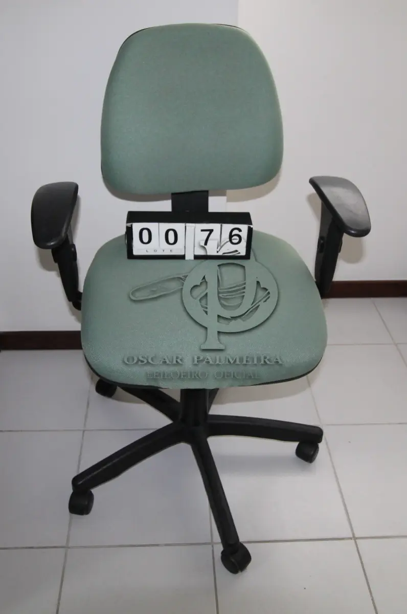 LOTE 076 - LOTE - 0076 - CADEIRA SECRETÁRIA GIRATÓRIA C/ BRAÇO