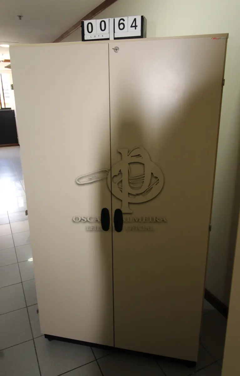 LOTE 064 - LOTE - 0064 - ARMÁRIO 2 PORTAS ALTO