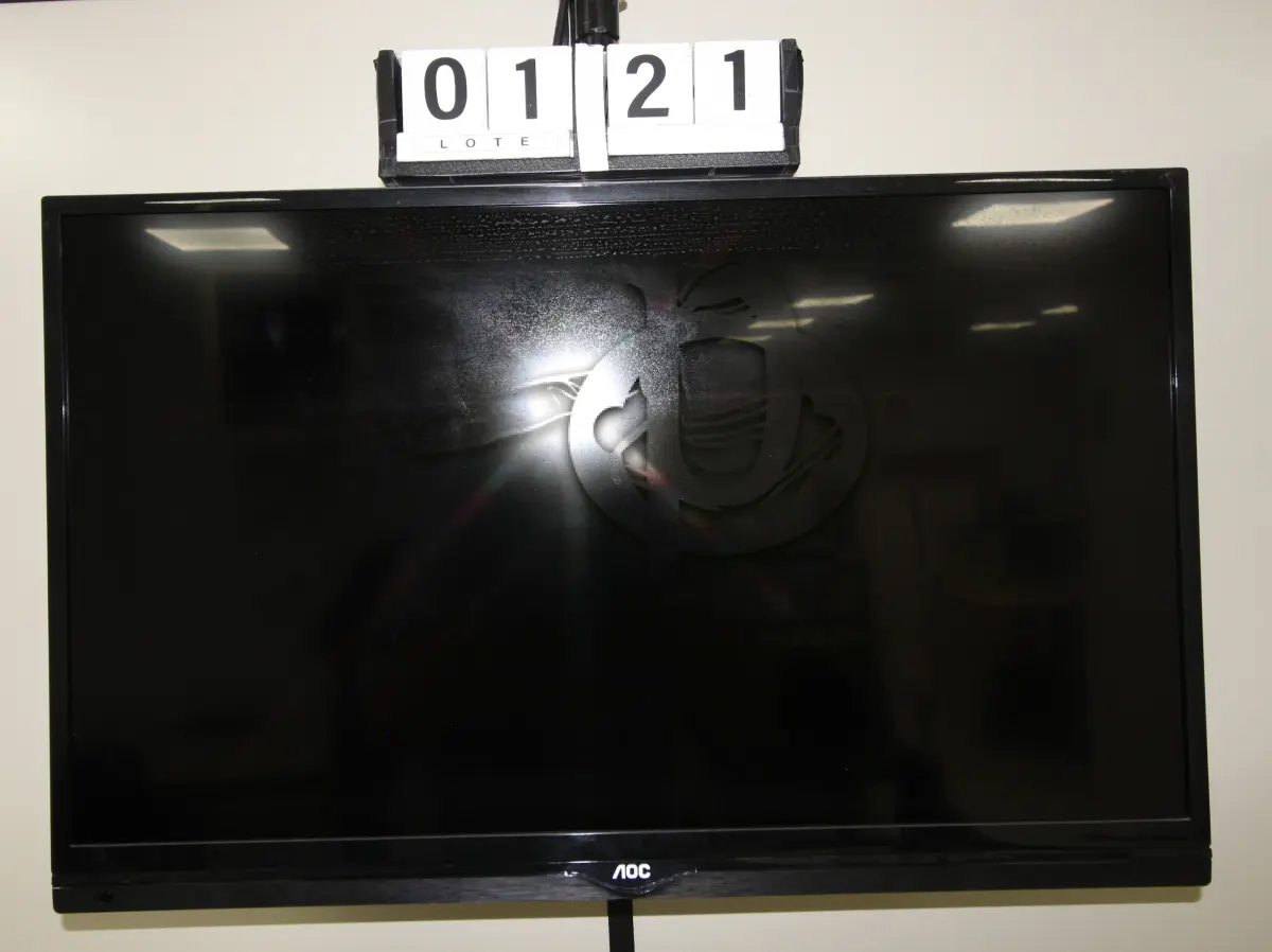 LOTE 121 - LOTE - 0121 - TV LCD 32"