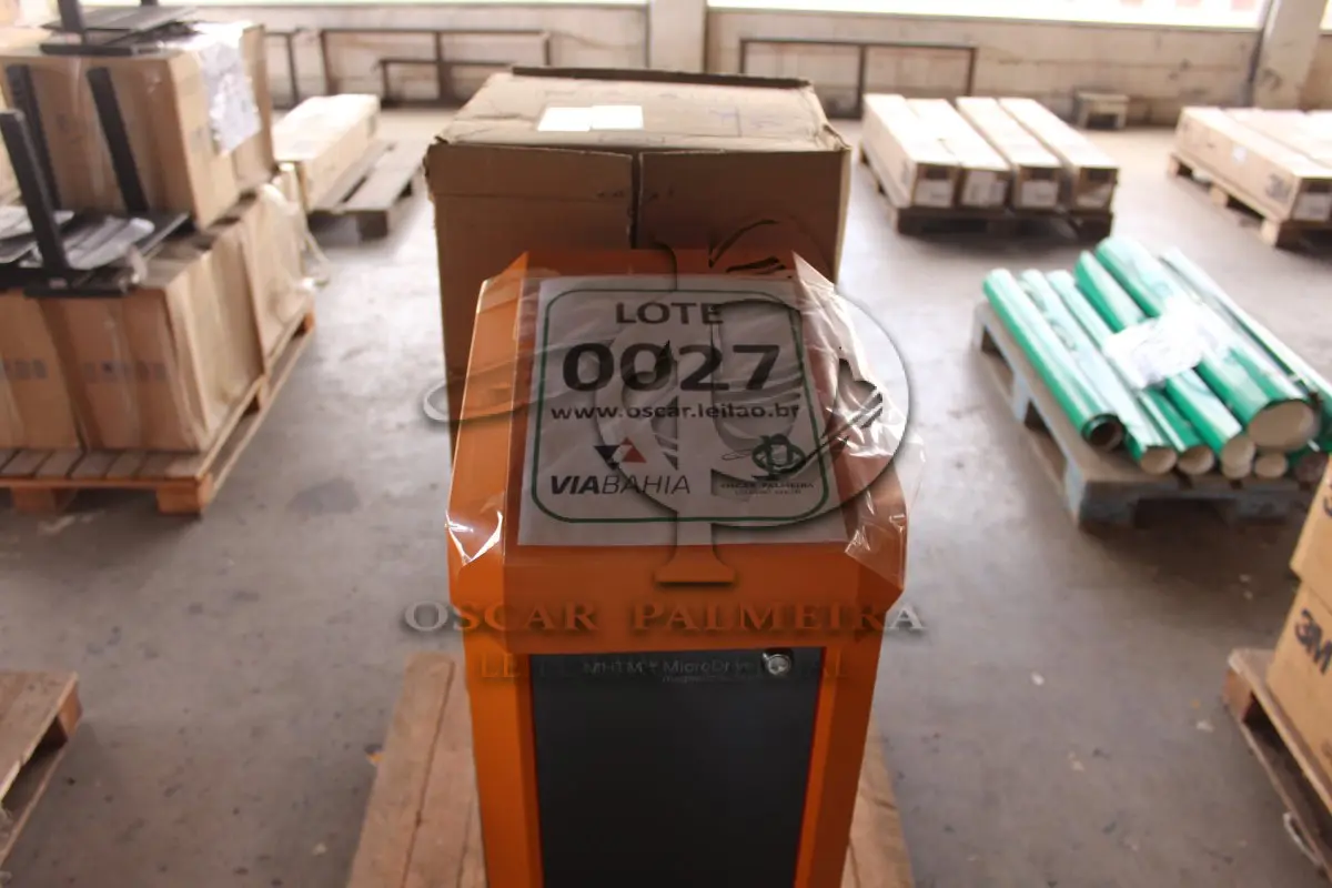 LOTE 027 - MATERIAL DIVERSO