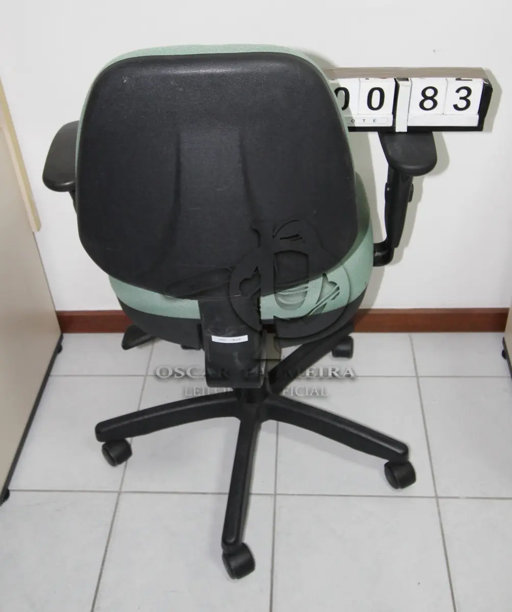 LOTE 083 - LOTE - 0083 - CADEIRA SECRETÁRIA GIRATÓRIA C/ BRAÇO
