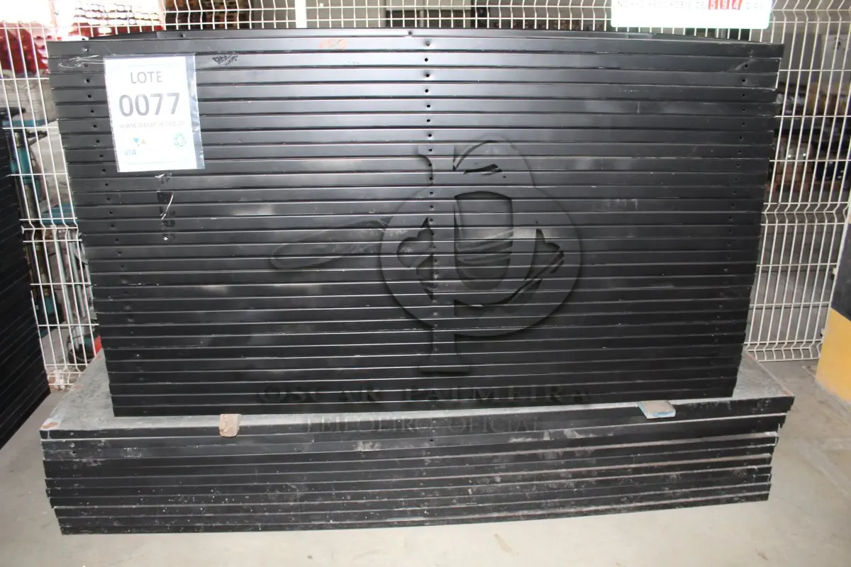 LOTE 077 - MATERIAL DIVERSO