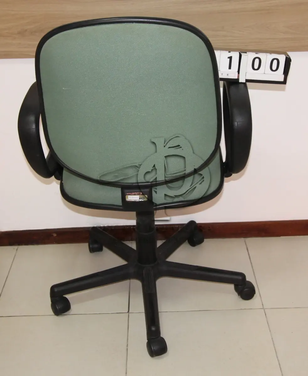 LOTE 100 - LOTE - 0100 - CADEIRA DIRETOR GIRATÓRIA C/ BRAÇO