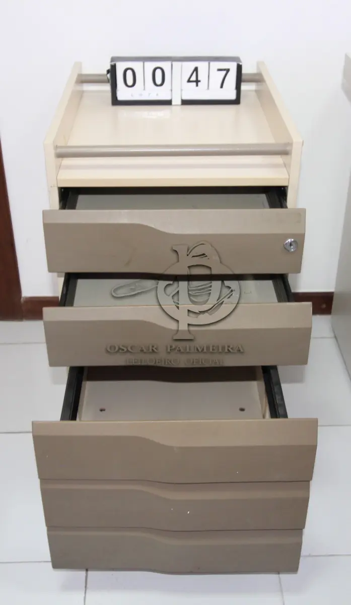 LOTE 047 - LOTE - 0047 - GAVETEIRO 3 GAVETAS