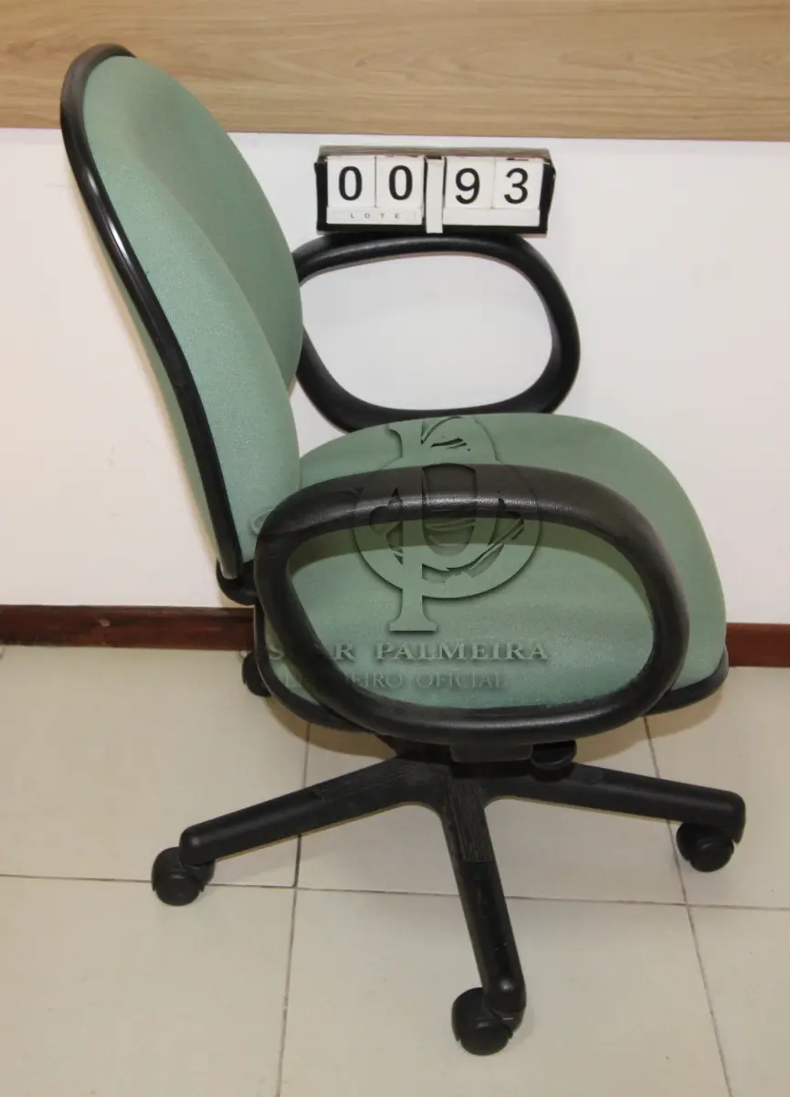 LOTE 093 - LOTE - 0093 - CADEIRA DIRETOR GIRATÓRIA C/ BRAÇO
