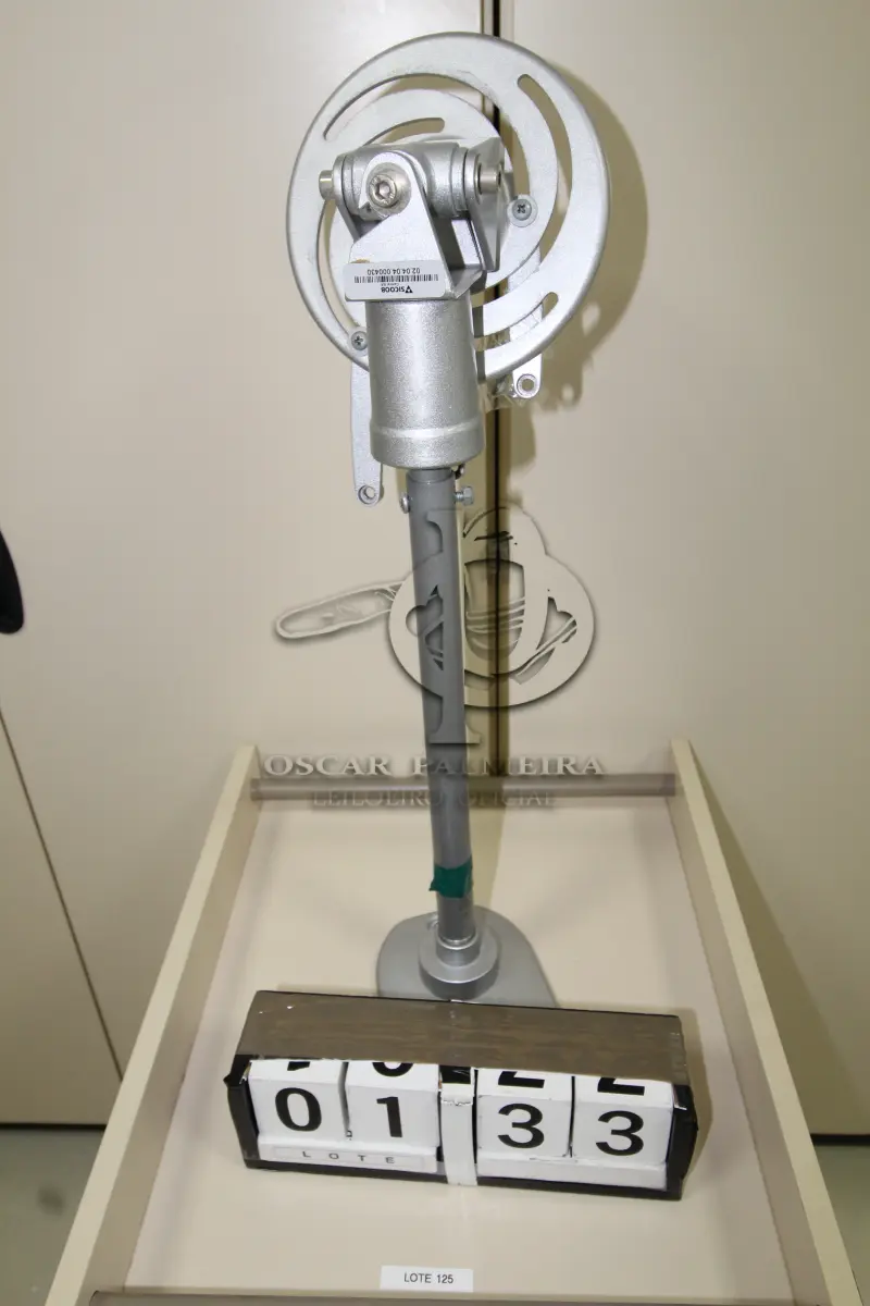 LOTE 133 - LOTE - 0133 - SUPORTE DE TETO P/ PROJETOR