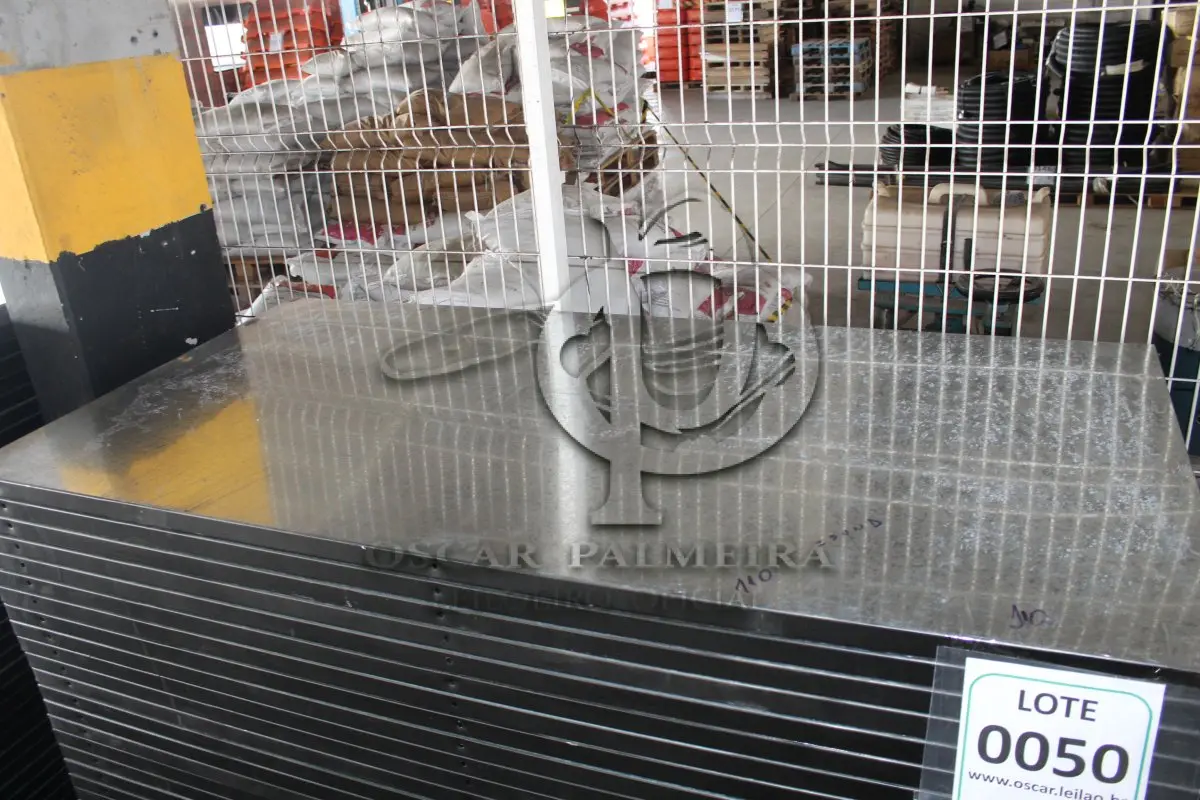 LOTE 050 - MATERIAL DIVERSO