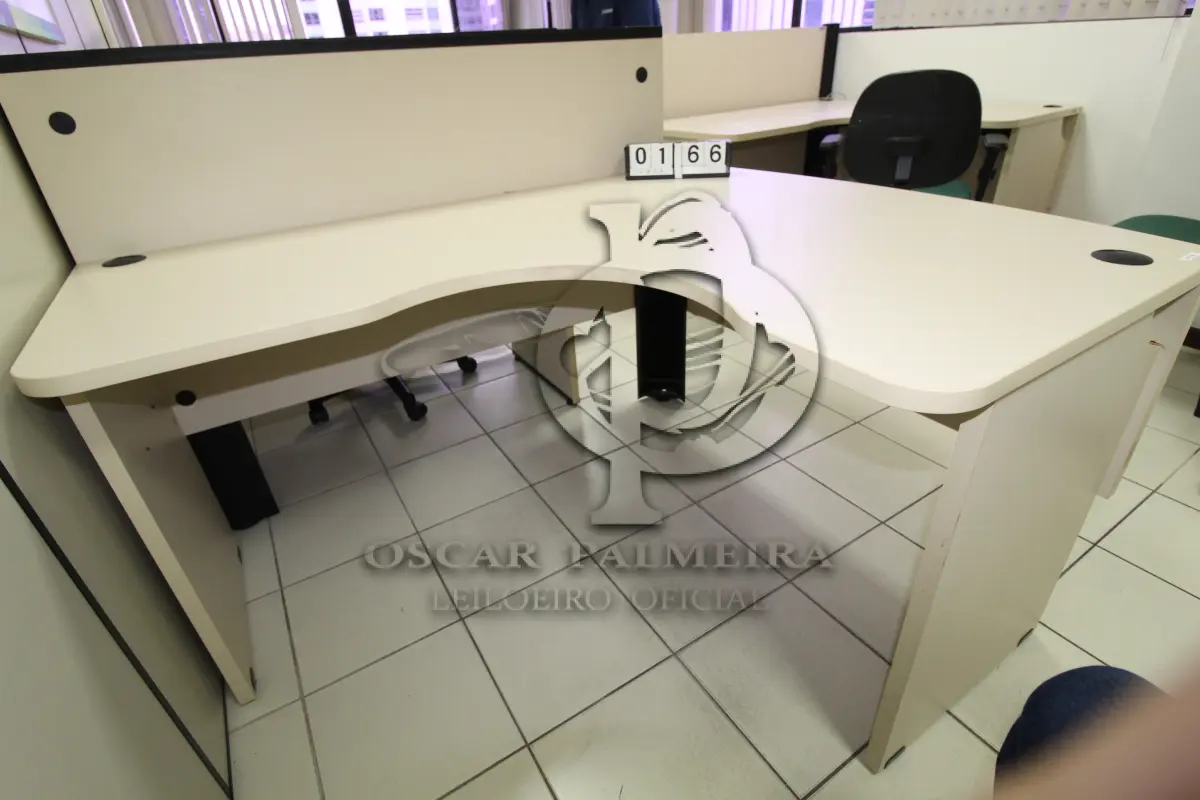 LOTE 166 - LOTE - 0166 - MESA EM L PEQUENA