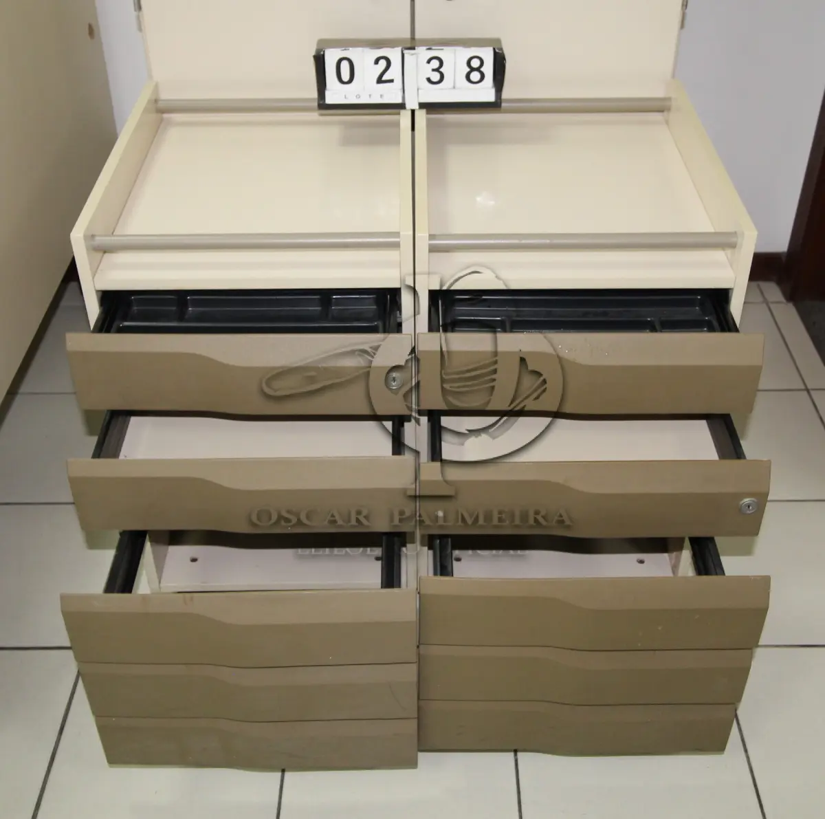 LOTE 238 - LOTE - 0238 - GAVETEIRO 3 GAVETAS CONJ. 2 PÇS.