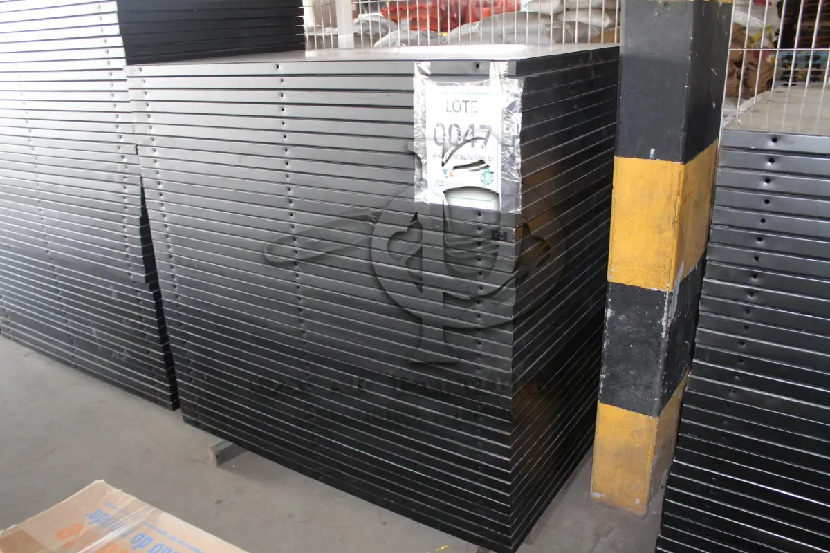 LOTE 047 - MATERIAL DIVERSO