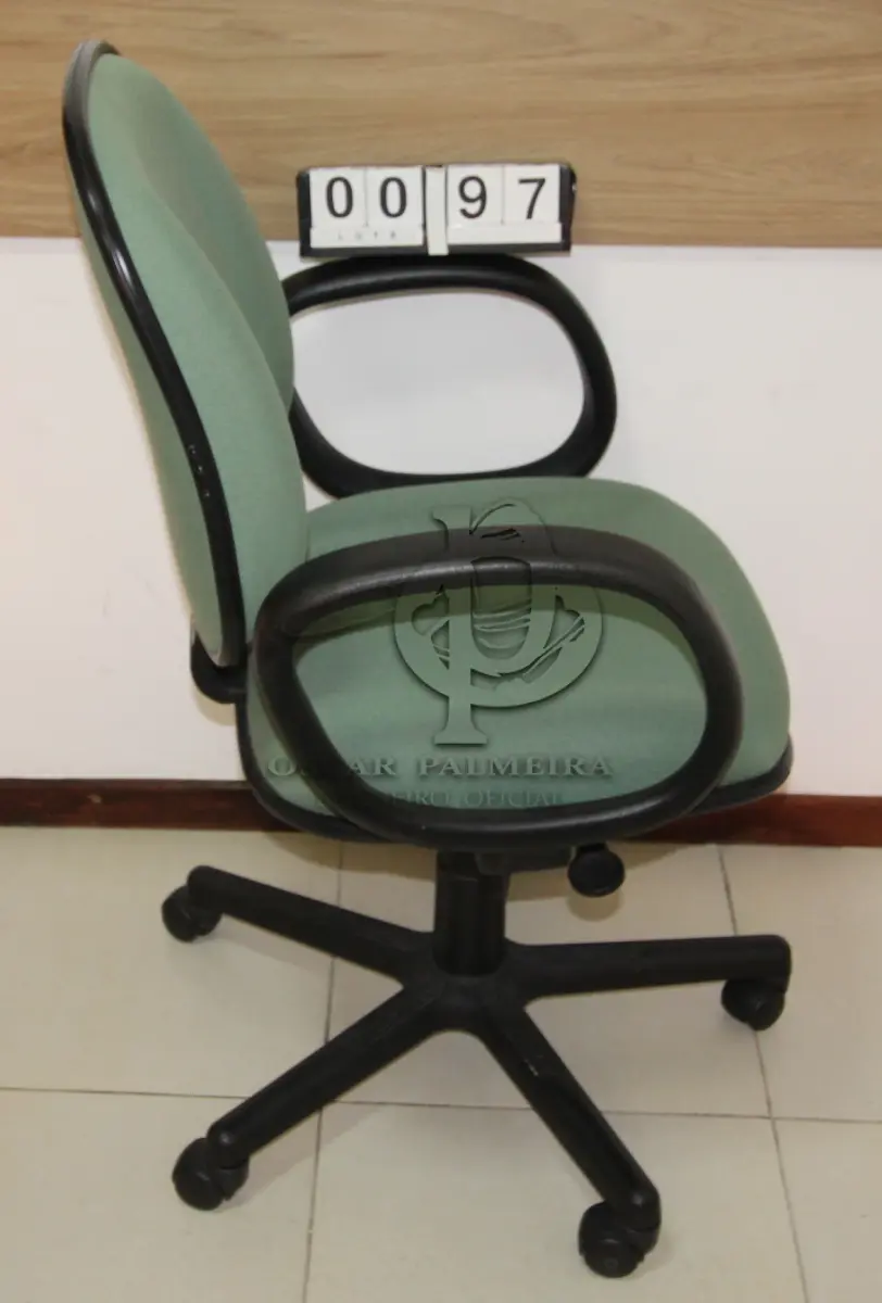LOTE 097 - LOTE - 0097 - CADEIRA DIRETOR GIRATÓRIA C/ BRAÇO