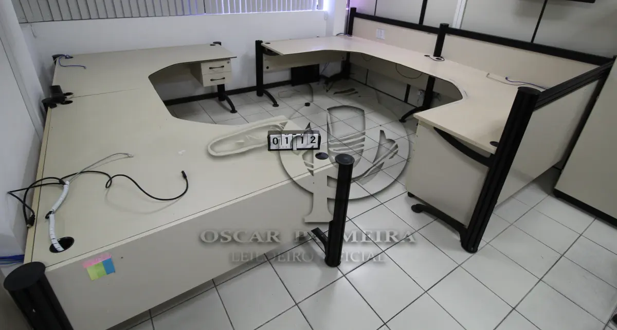 LOTE 112 - LOTE - 0112 - MESA EM L ESTAÇÃO DE TRABALHO CONJ. 4 PÇS.