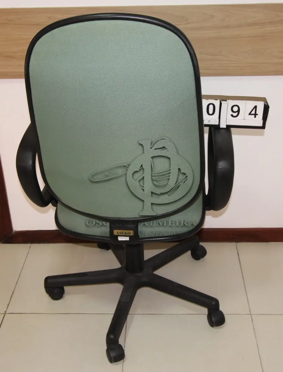 LOTE 094 - LOTE - 0094 - CADEIRA PRESIDENTE GIRATÓRIA C/ BRAÇO