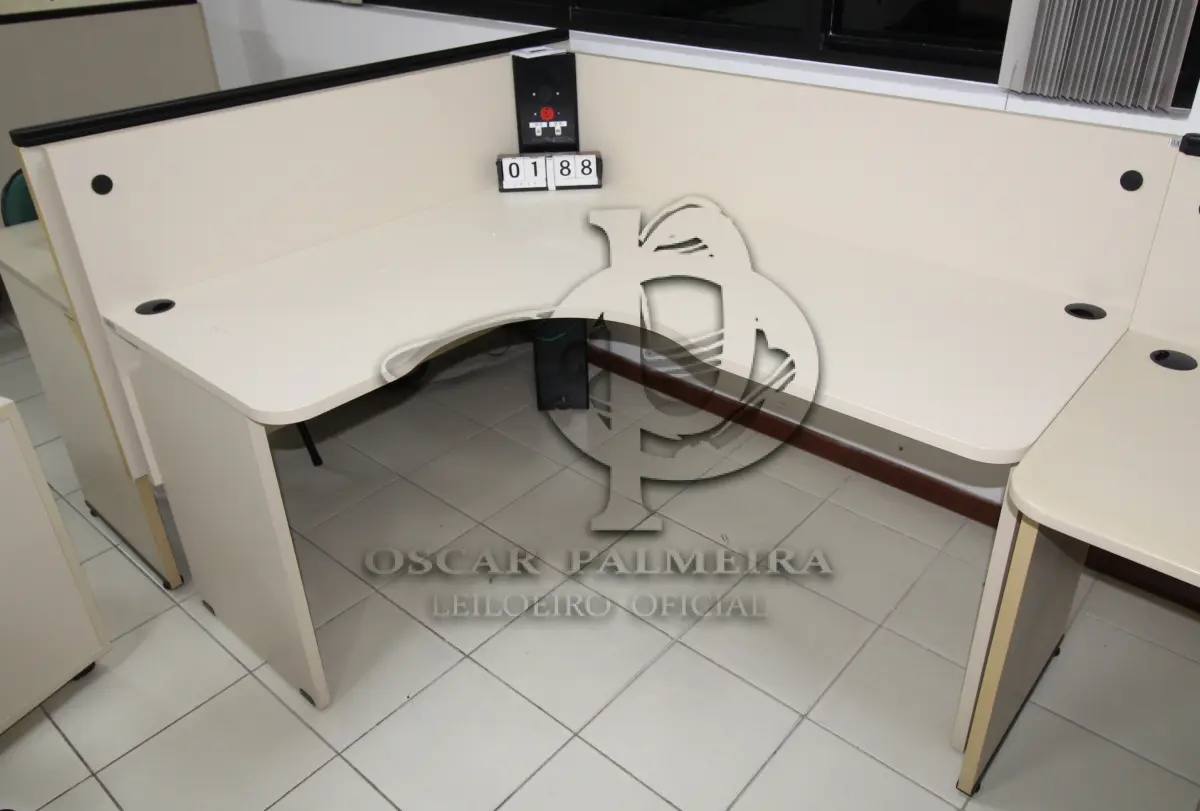 LOTE 188 - LOTE - 0188 - MESA EM L PEQUENA