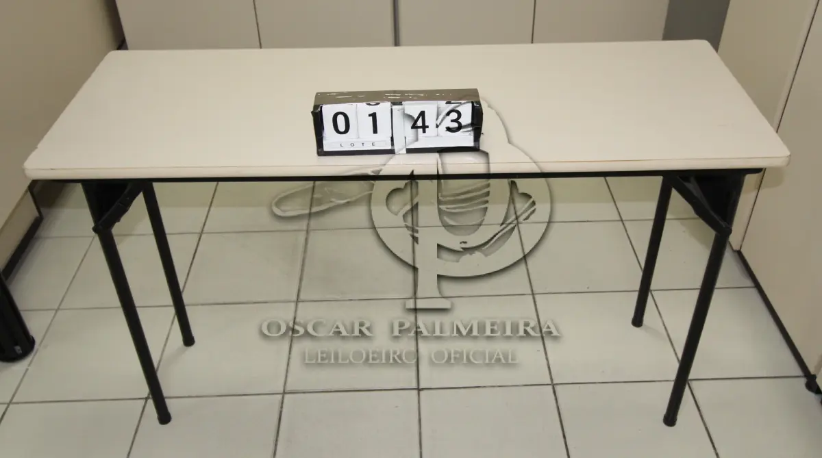 LOTE 143 - LOTE - 0143 - MESA P/ AUDITÓRIO C/ PÉS DOBRÁVEIS